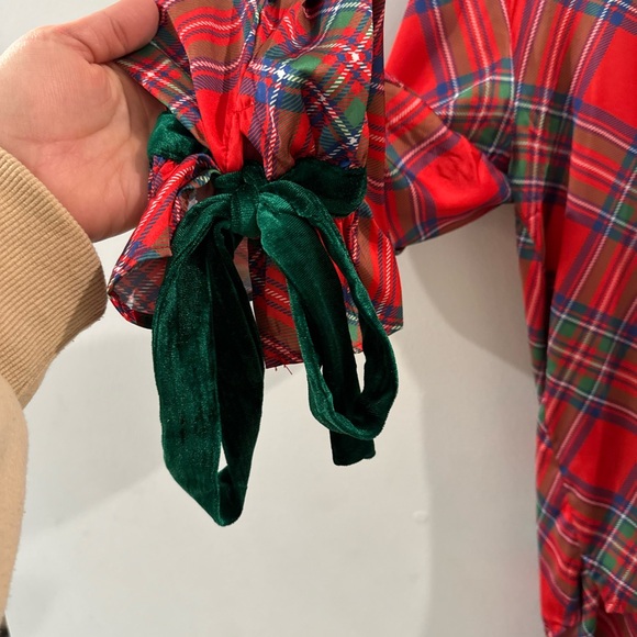 RARERAW RED CHRISTMAS PLAID SATIN 2 PIECE PAJAMA SET WITH VELVET TIES SIZE S - Picture 4 of 9